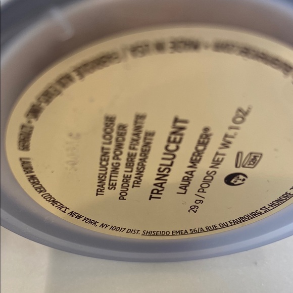 Laura Mercier Setting powder for Flawless Finish - Picture 12 of 13